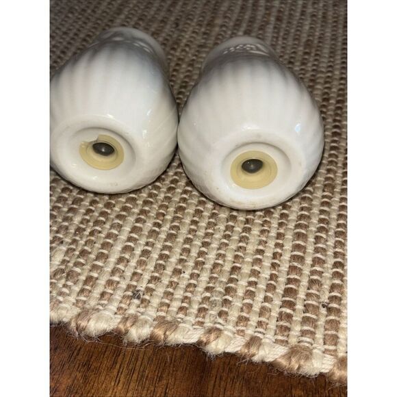 Libbey Classic White Porcelain   creamer, sugar bowl, salt and pepper shaker set - Picture 7 of 13